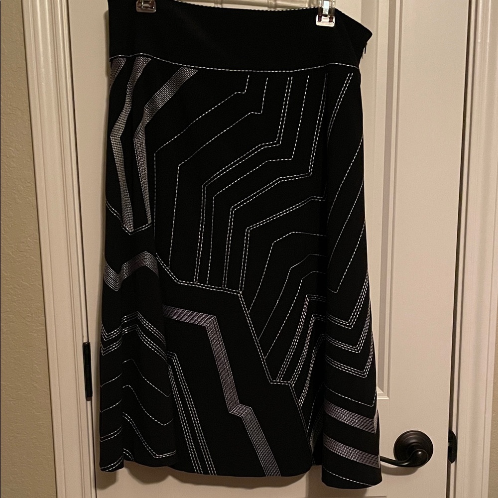 SilkLand Black and Gray Patterned A-Line Skirt